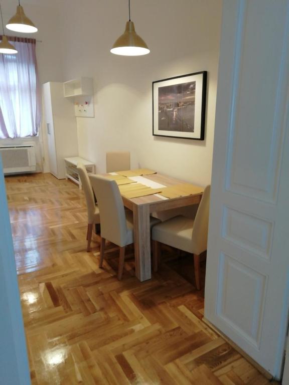 Fotografia z galérie ubytovania Luxury new cozy flat at Dob street nearby Gozsdu court v Budapešti