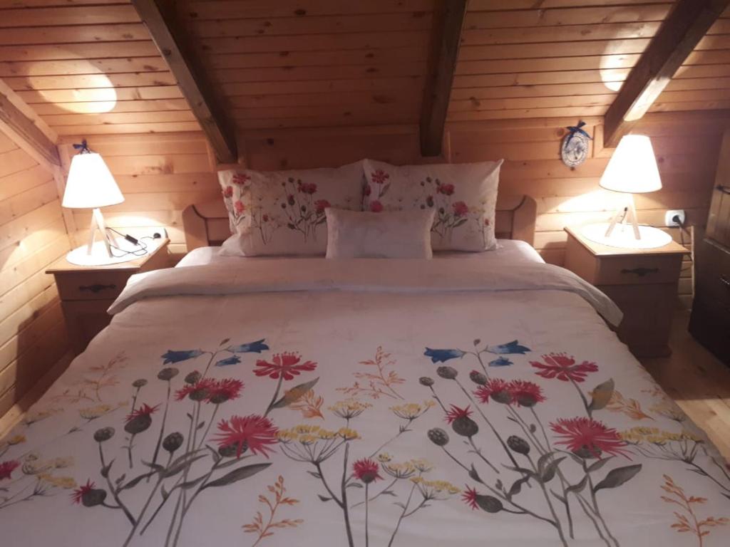 Postel nebo postele na pokoji v ubytování Lodge House Tara