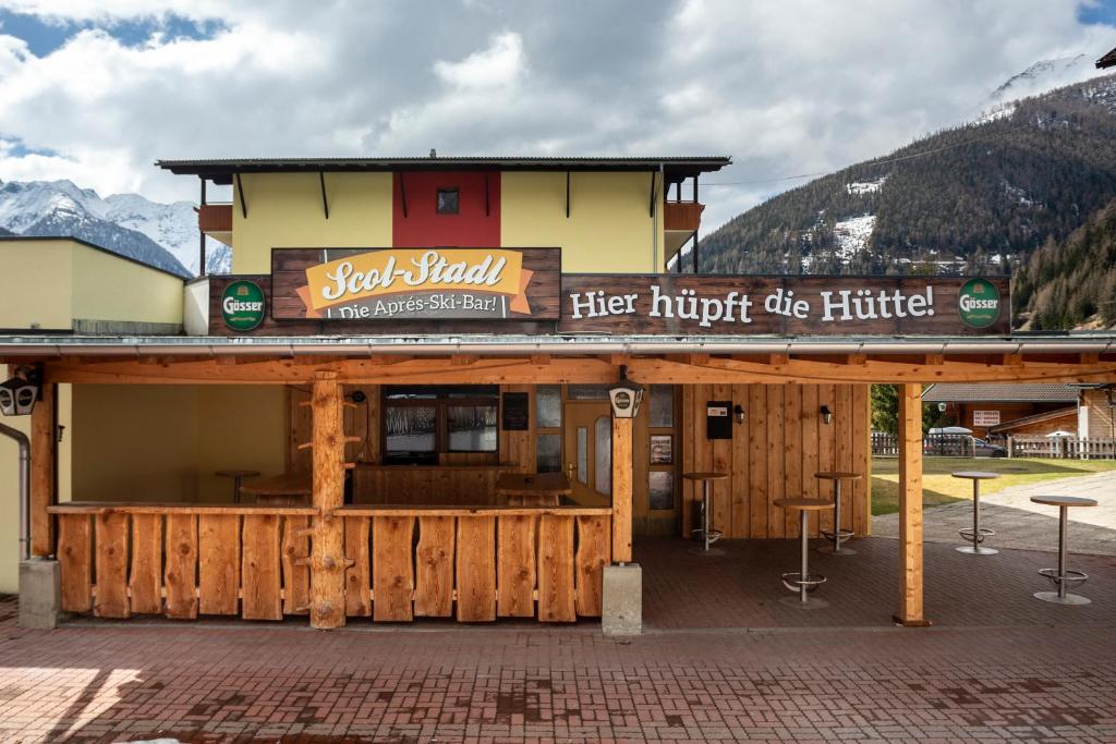 Nespecifikovaný výhled na hory nebo výhled na hory při pohledu z hotelu
