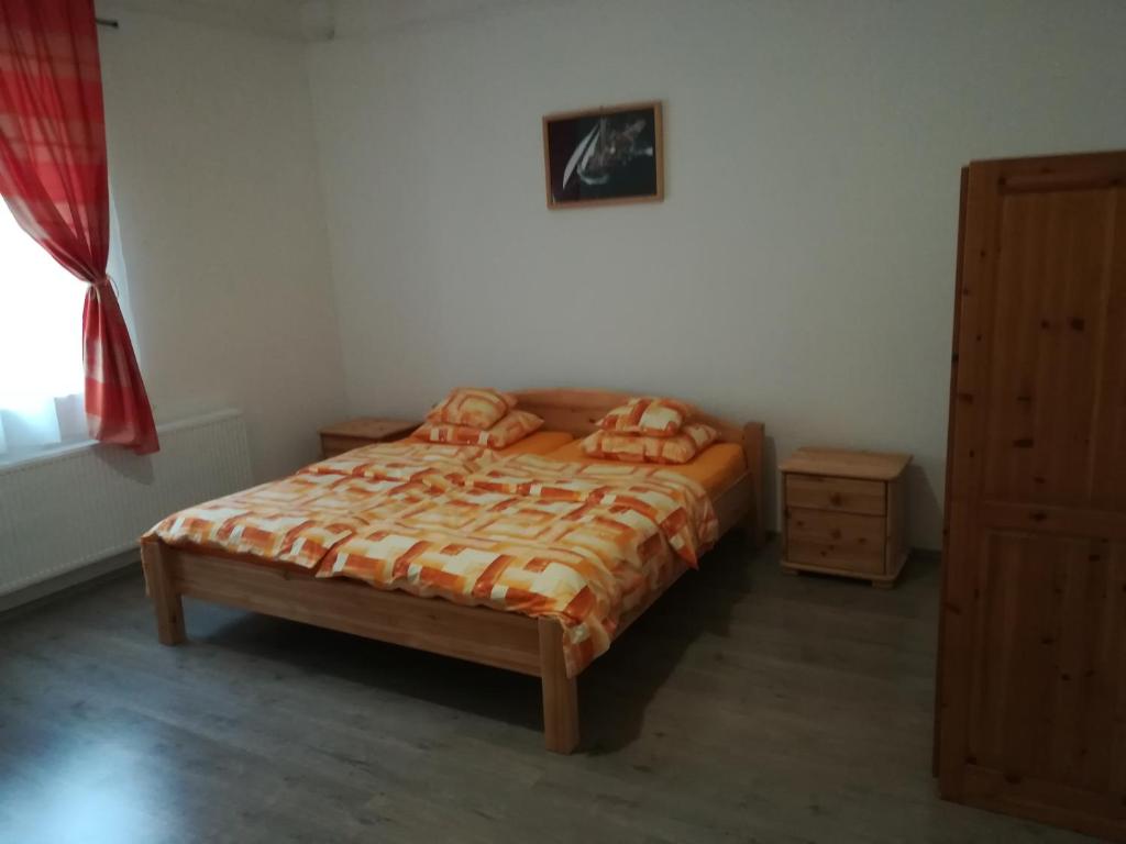 Postel nebo postele na pokoji v ubytování Sümegi Levendula Apartmanok