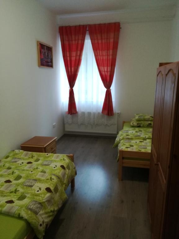 Postel nebo postele na pokoji v ubytování Sümegi Levendula Apartmanok
