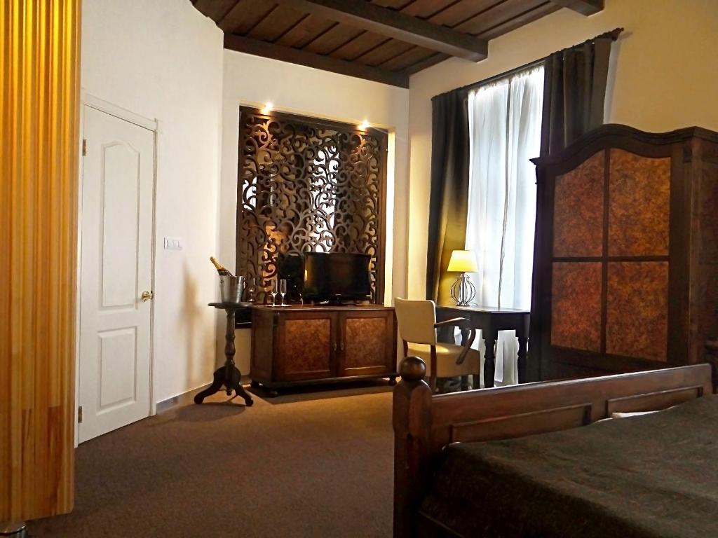Postel nebo postele na pokoji v ubytování Hotel U Kříže