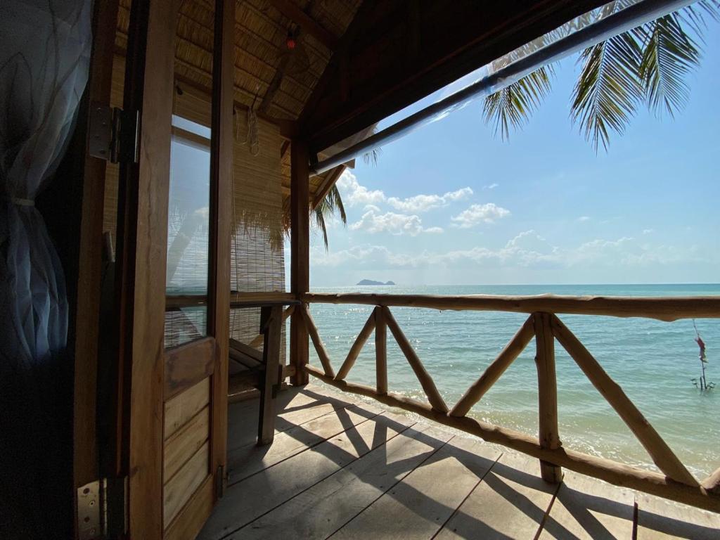 Castaway Beach Bungalows - 18
