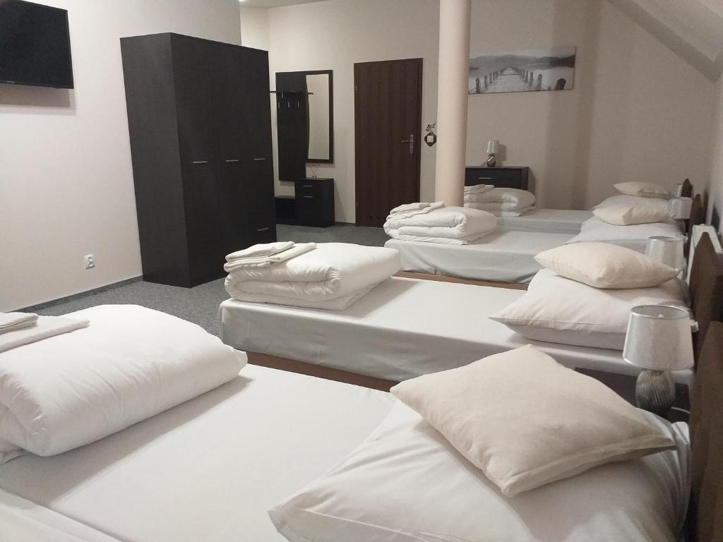 Posteľ alebo postele v izbe v ubytovaní Sum Restauracja & Hotel