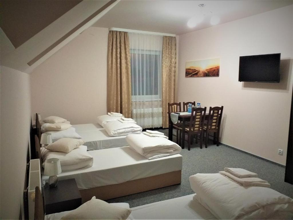 Posteľ alebo postele v izbe v ubytovaní Sum Restauracja & Hotel