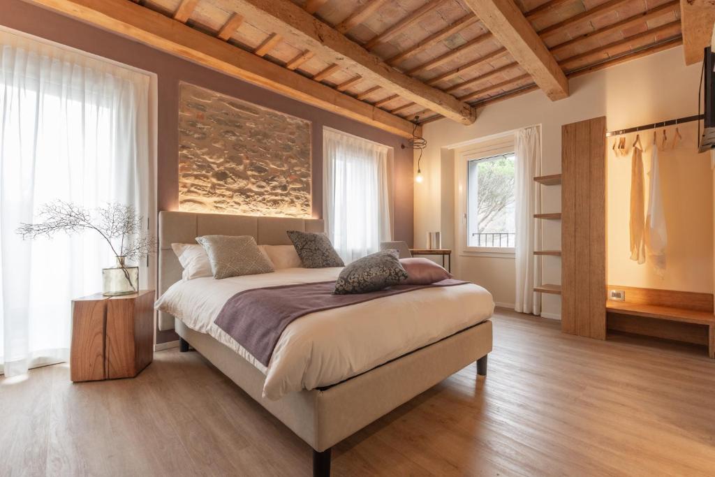A bed or beds in a room at Borgopetra