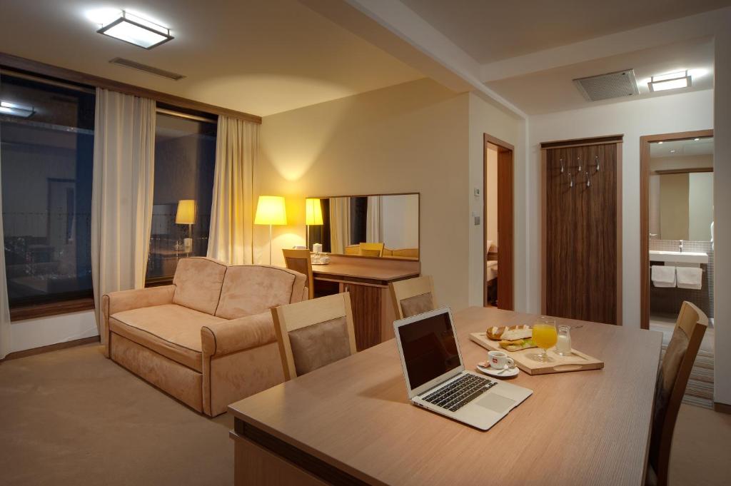 Istumisnurk majutusasutuses Hotel Kras