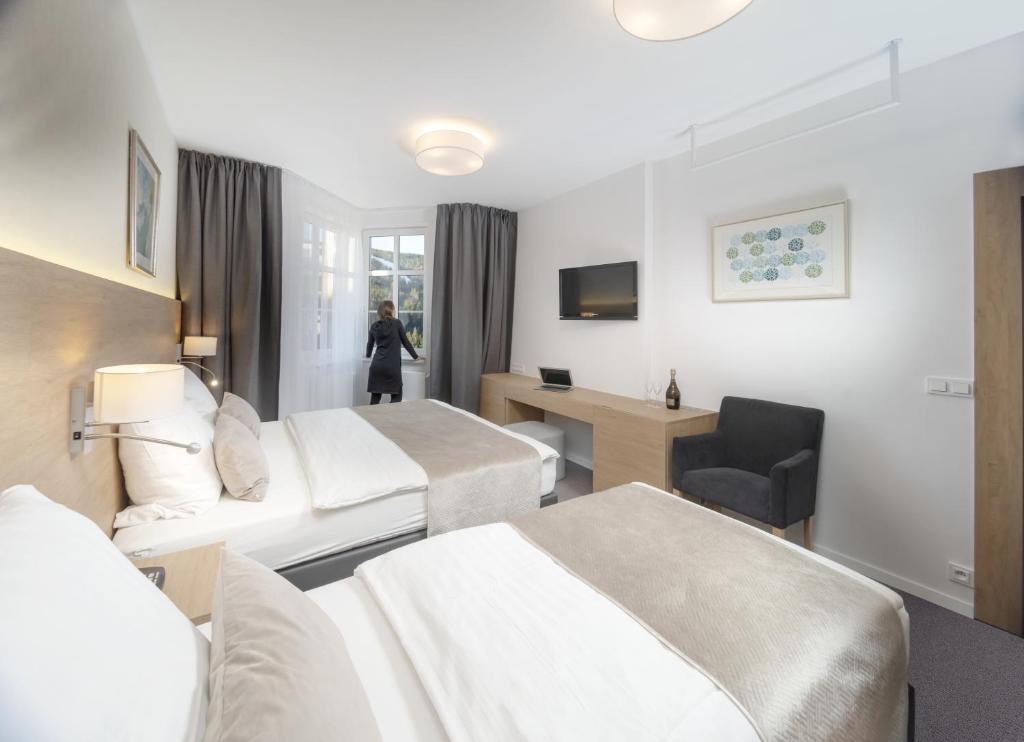 Postel nebo postele na pokoji v ubytování Hotel Sněžka