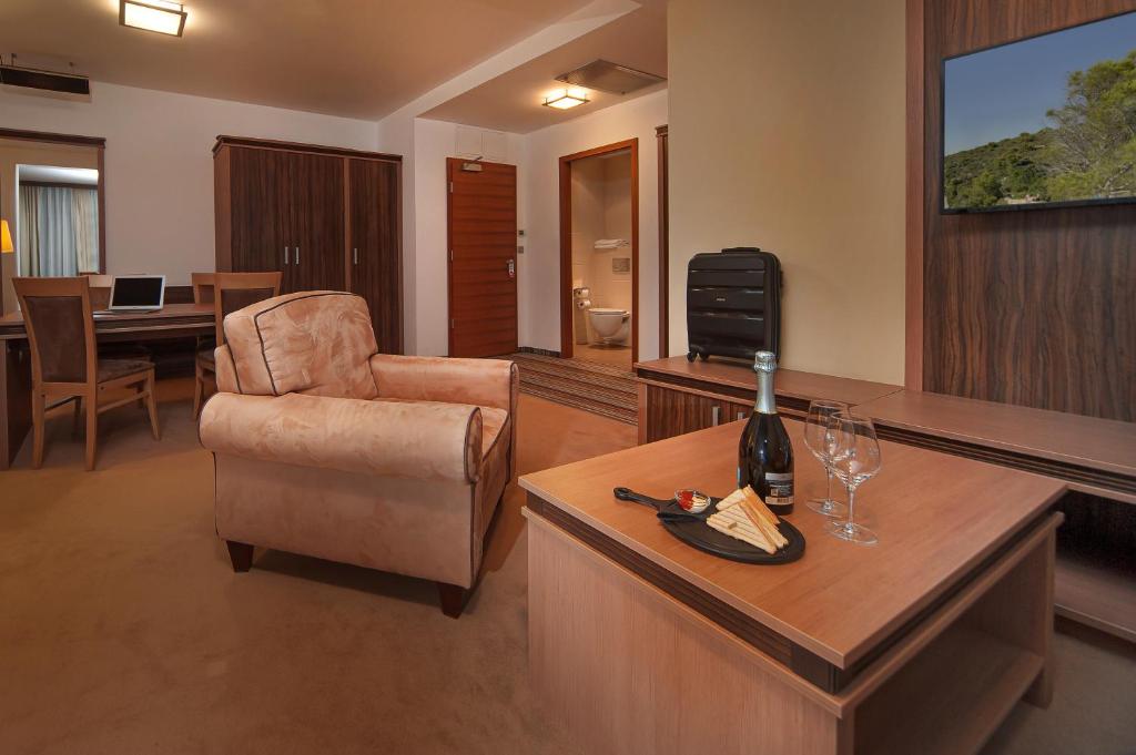 Istumisnurk majutusasutuses Hotel Kras