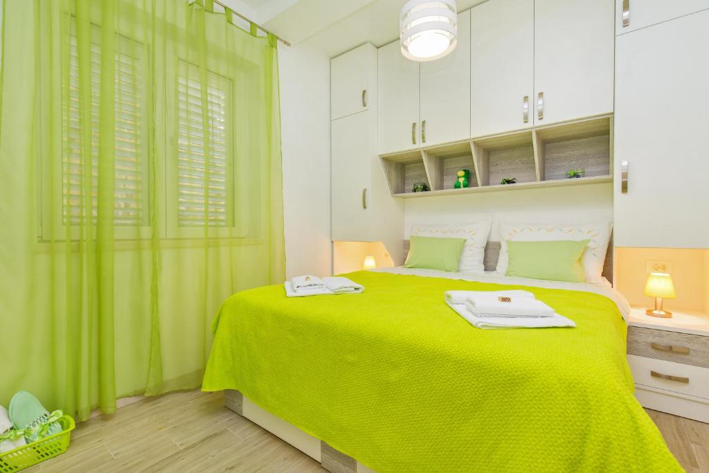 Postel nebo postele na pokoji v ubytování Apartments More