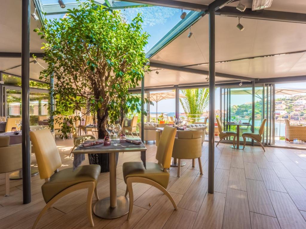 Restaurace v ubytování Hôtel et Appart Hôtel Les Flots Bleus