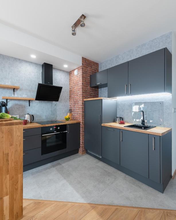 Kuchyňa alebo kuchynka v ubytovaní P&O Apartments Służewiec