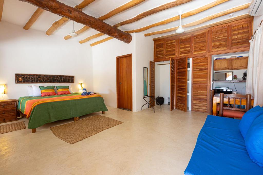 Postel nebo postele na pokoji v ubytování La Casa del Alux - Adults Only