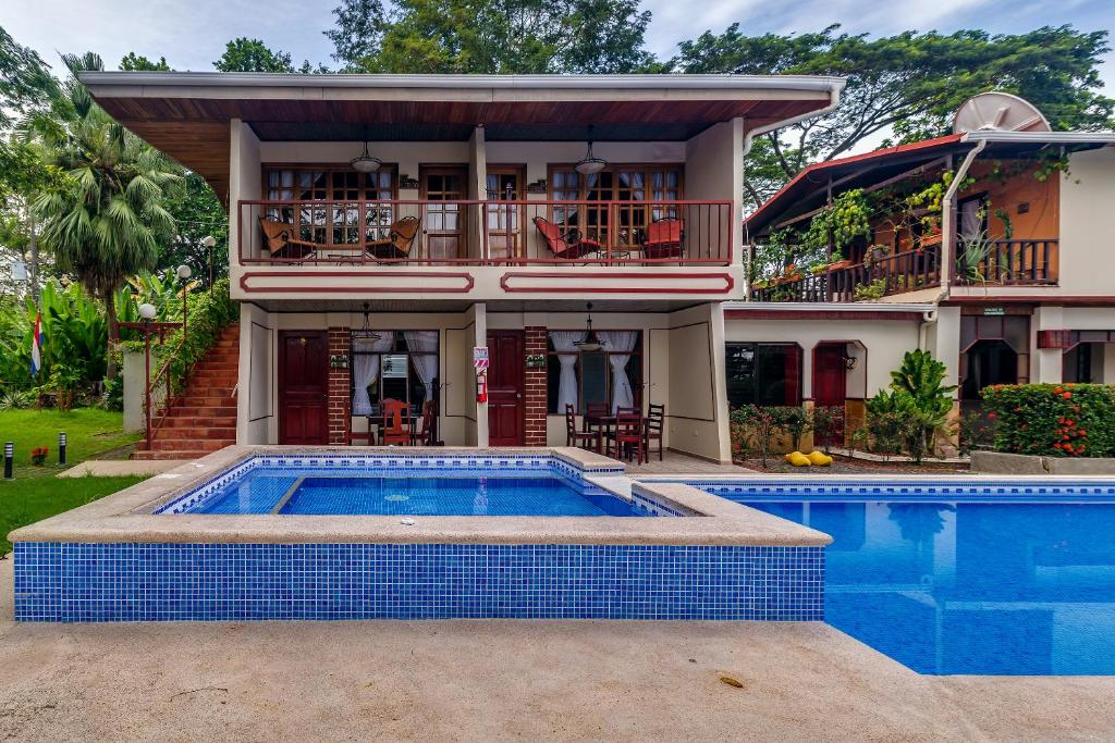 Bazén v ubytování Hotel Mar de Luz nebo v jeho okolí