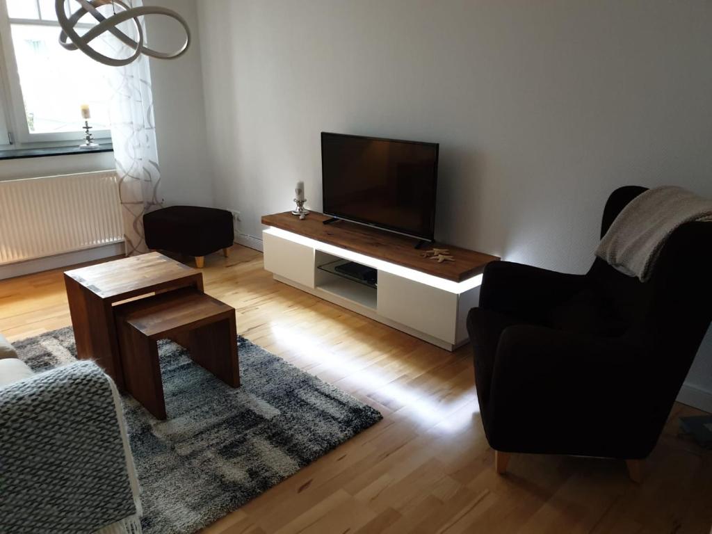 TV a/nebo společenská místnost v ubytování Strandallee 150a