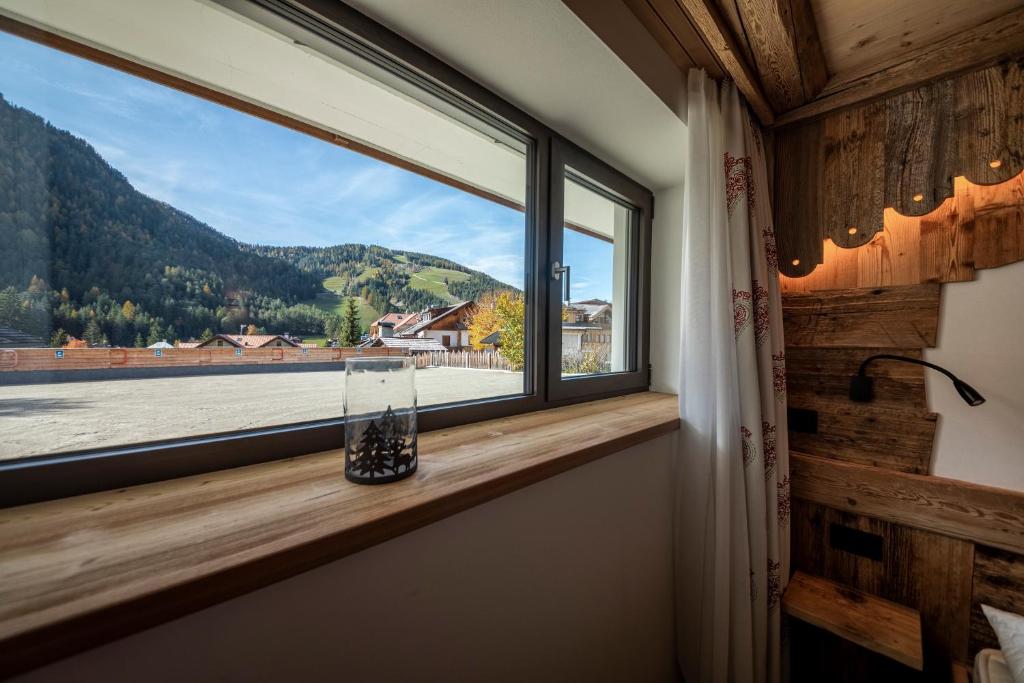 Nespecifikovaný výhled na hory nebo výhled na hory při pohledu z hotelu