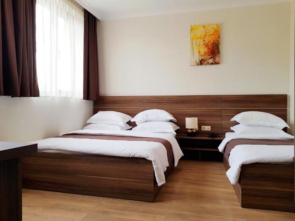 Postel nebo postele na pokoji v ubytování Mount Inn Kazbegi
