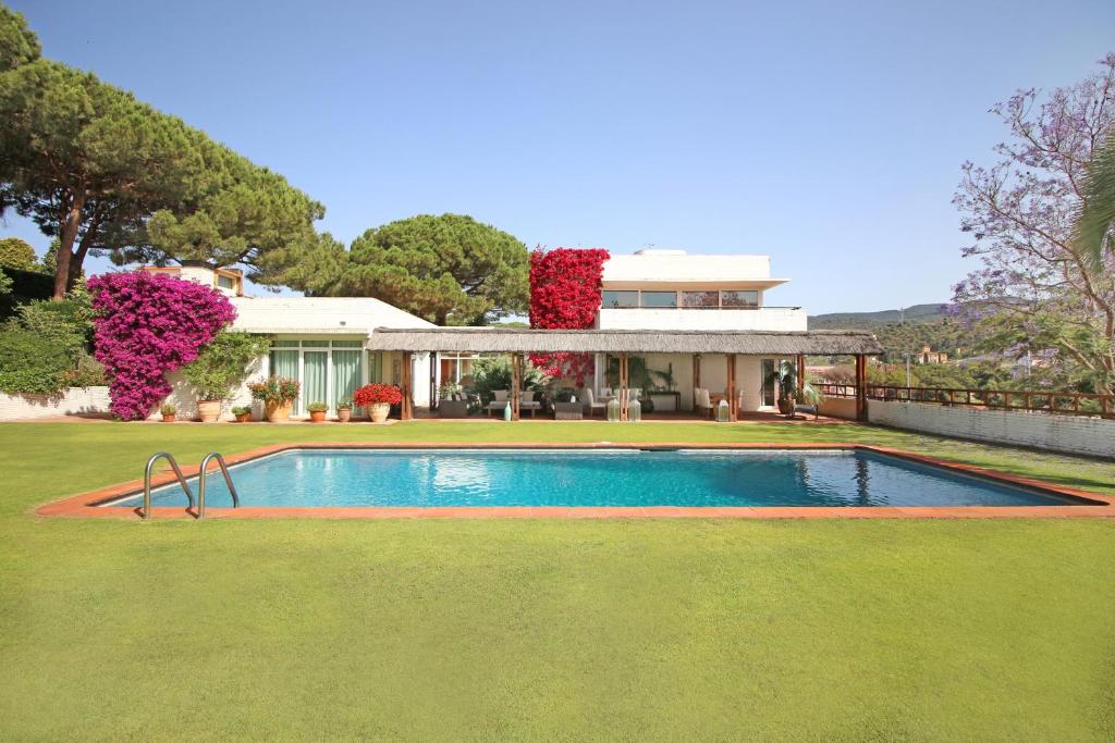 Villas Villa Torre Blanca, una villa de ensueño en Sant Andreu de Llavaneres, Cataluña