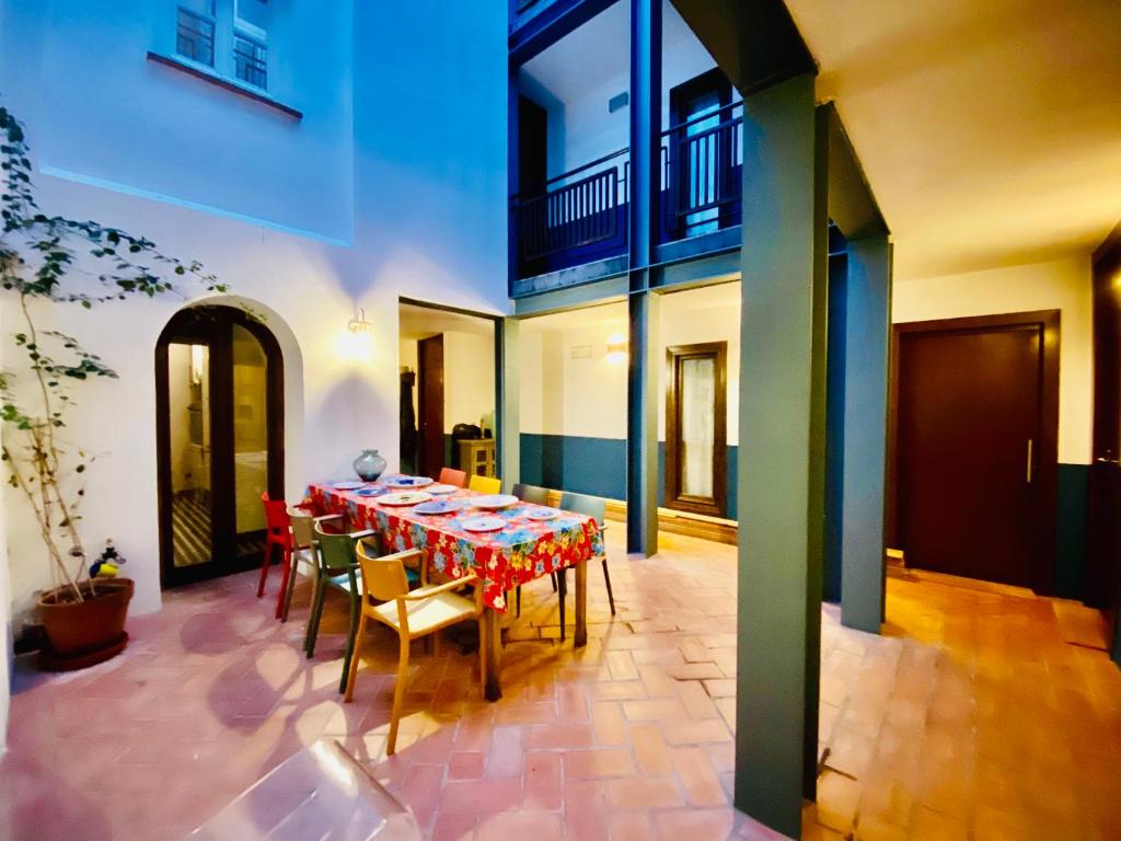 a dining room with a table and chairs at El Baciyelmo in Trujillo