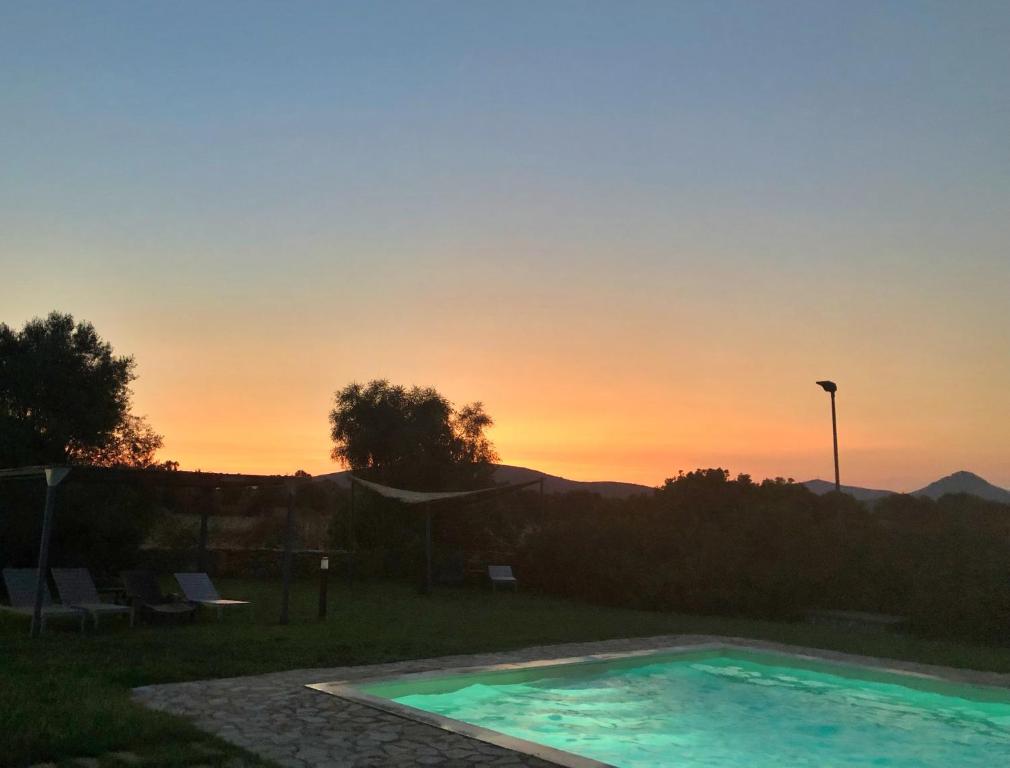 Bazén v ubytování Inghirios Wellness Country Resort nebo v jeho okolí
