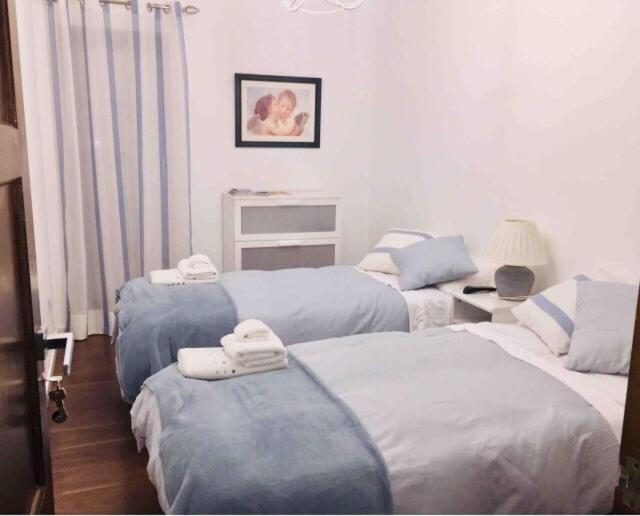 Säng eller sängar i ett rum på Valencia Beach room with private bathroom coliving