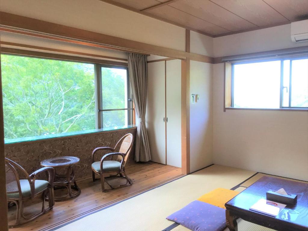 敷地内に源泉を持つホステル ケイズハウス箱根 – 箱根湯本温泉にあるシーティングエリア