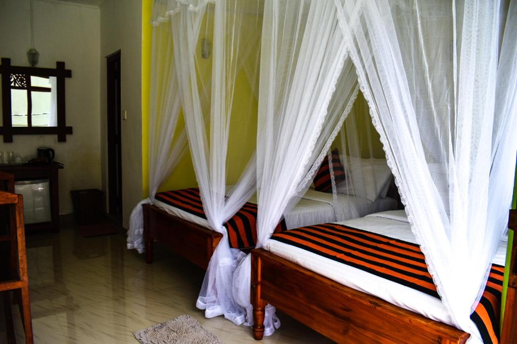 Postel nebo postele na pokoji v ubytování Elegant Home Stay