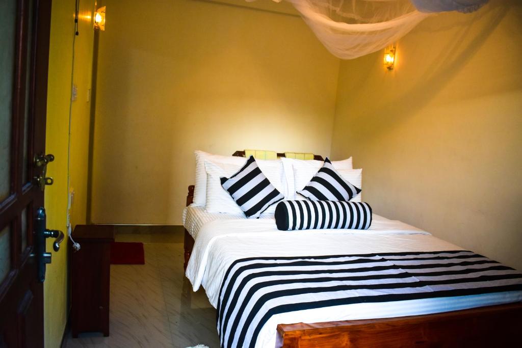Postel nebo postele na pokoji v ubytování Elegant Home Stay