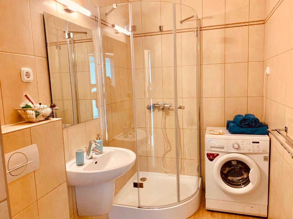 Kúpeľňa v ubytovaní Sunny Deluxe Apt. & Terrace