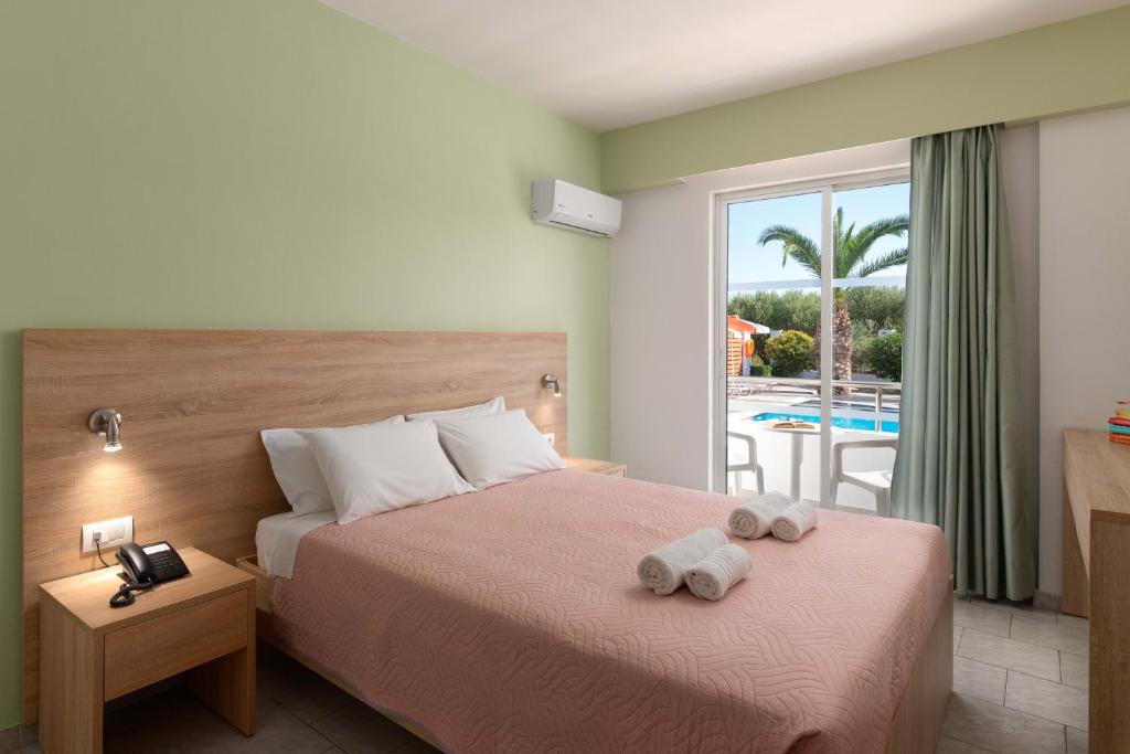 Postel nebo postele na pokoji v ubytování Meliton Hotel