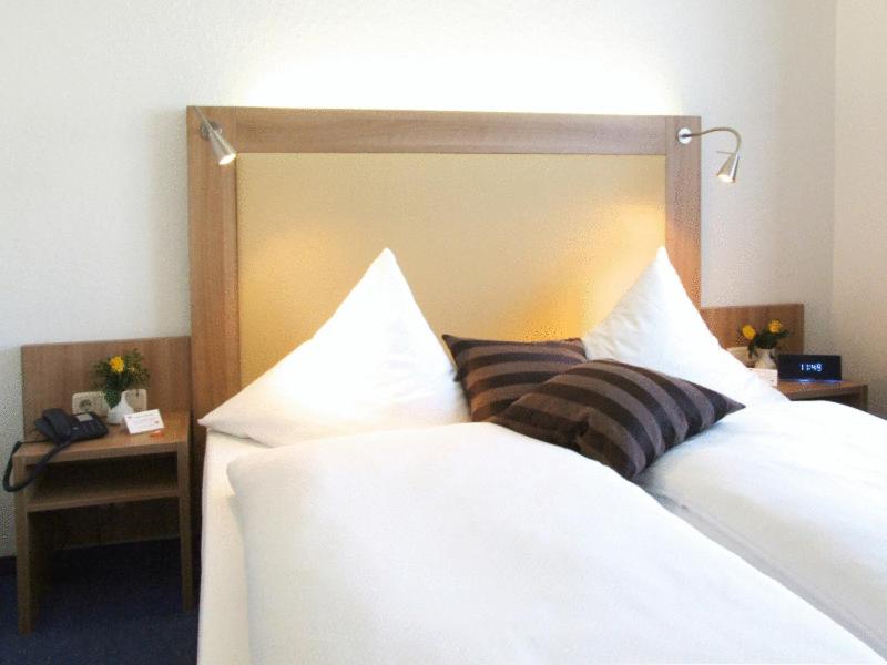 Postel nebo postele na pokoji v ubytování Hotel Lousberg