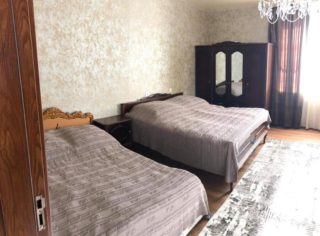 Postel nebo postele na pokoji v ubytování Lia Khaikashvili Guest House