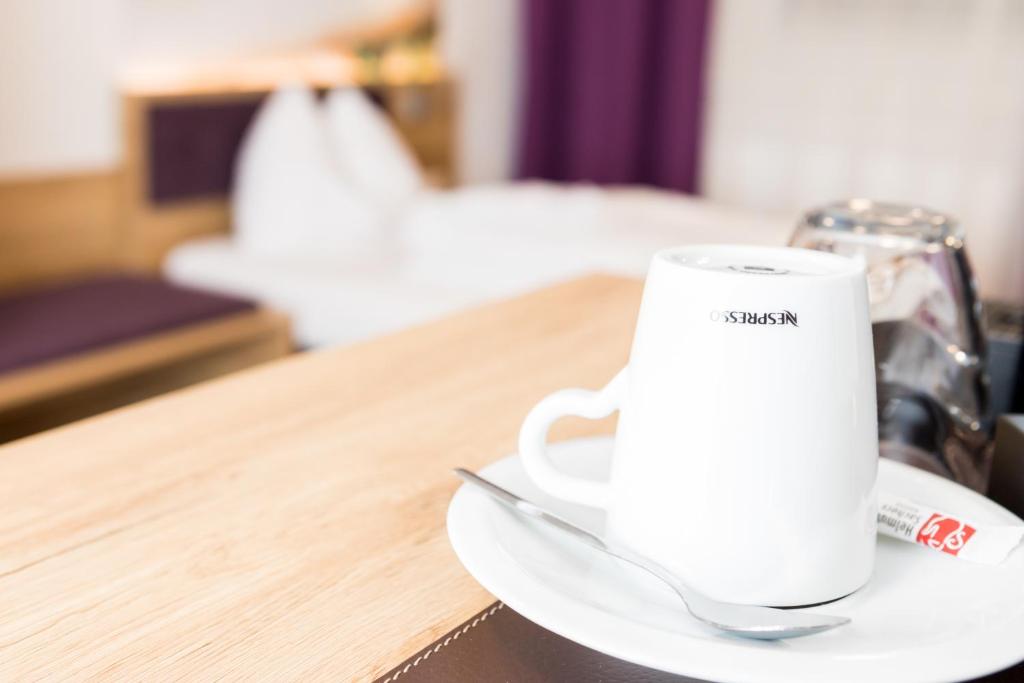 Příslušenství pro přípravu čaje a kávy v ubytování Hotel Stiegler Bed & Breakfast
