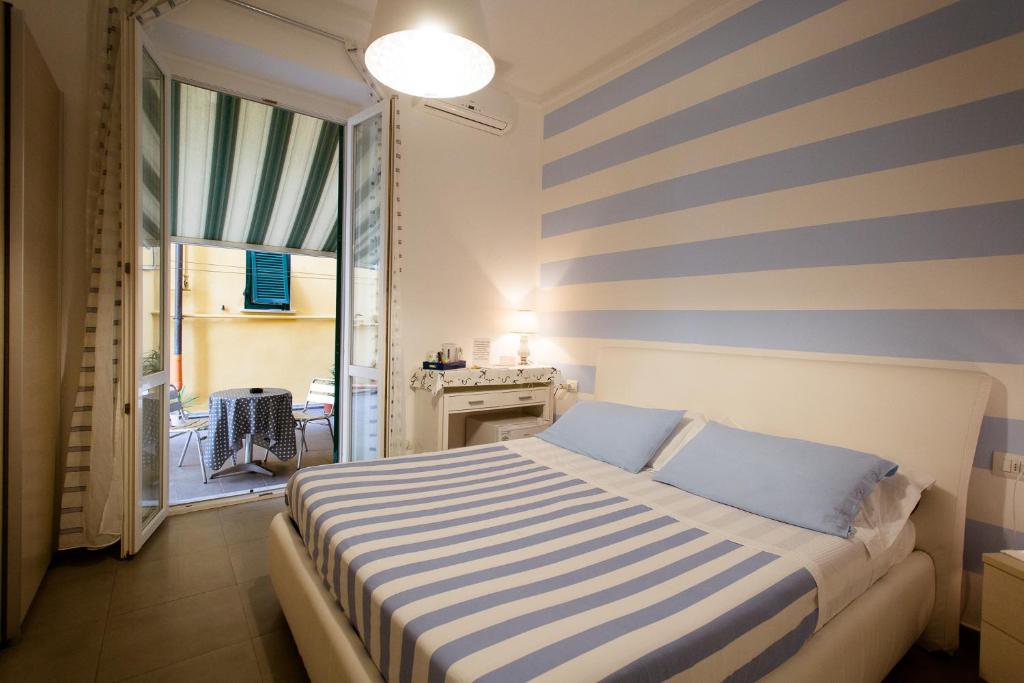 Postel nebo postele na pokoji v ubytování Affittacamere e appartamenti - Rent rooms and Apartments Le Camere Nel Corso - ADULTS ONLY