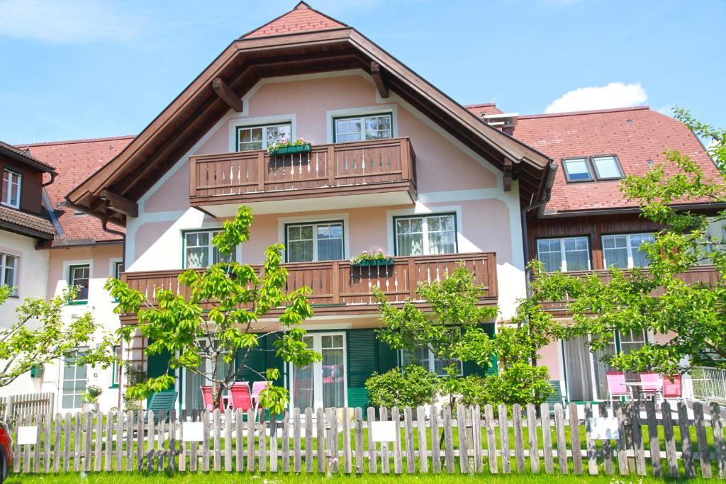 a house with a wooden fence in front of it at Ziehrerhaus in Strobl
