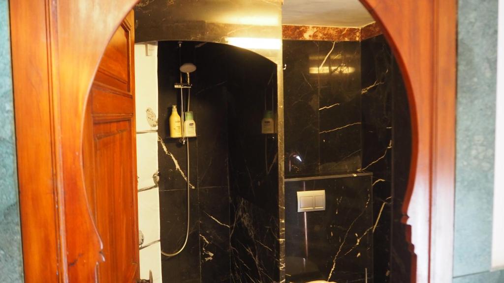 Koupelna v ubytování Riad Aventurine