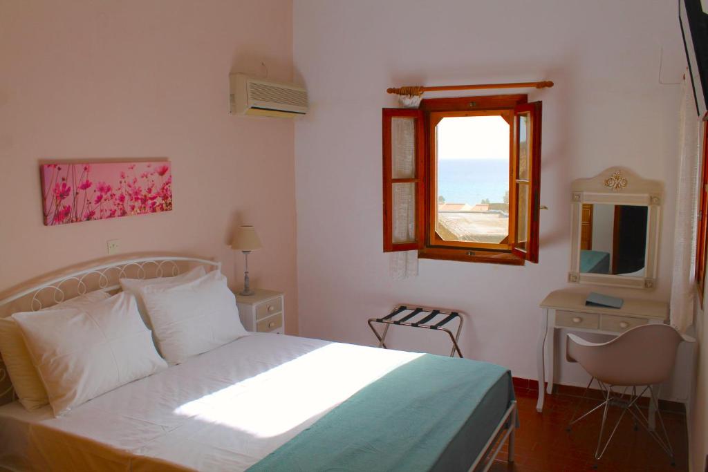 A bed or beds in a room at Cavo Grosso Bungalows
