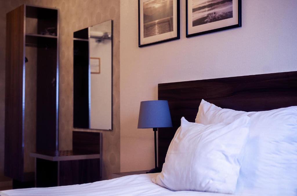 Postel nebo postele na pokoji v ubytování Hotell Wilhelmina