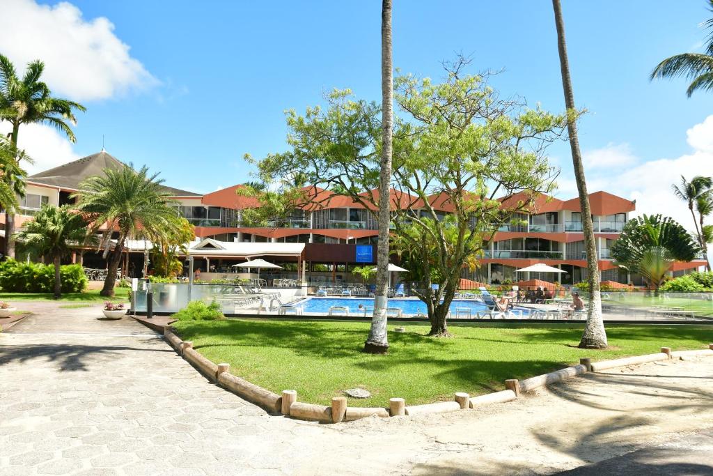 Bazén v ubytování Hotel Fleur d'Epee nebo v jeho okolí