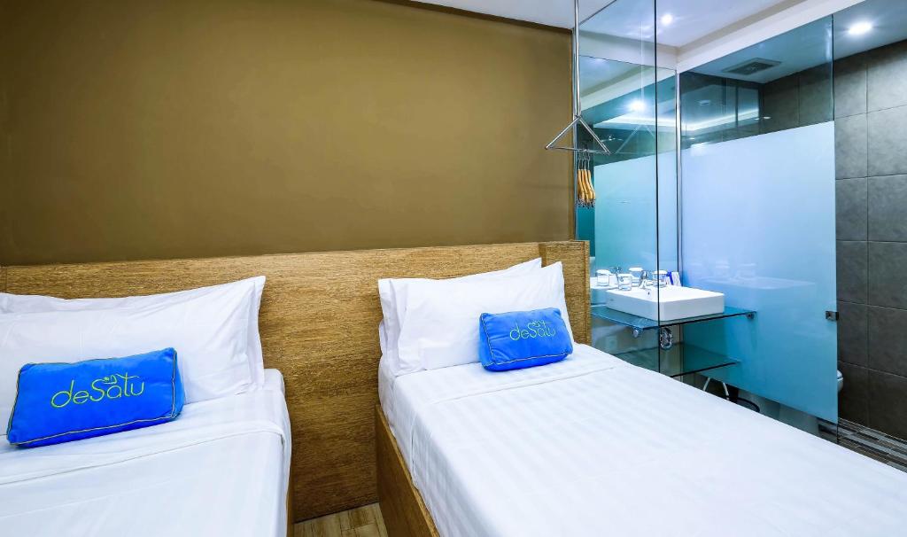 Postel nebo postele na pokoji v ubytování Desatu Hotel