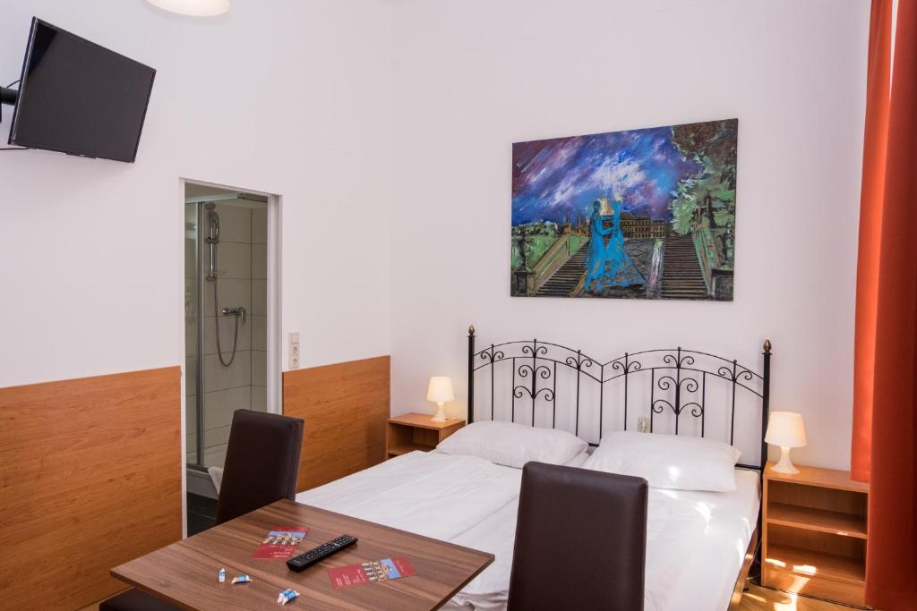 
Superior Single Room with Private Bathroom
