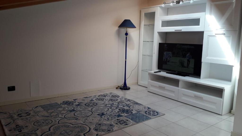 TV a/nebo společenská místnost v ubytování Delle Rose apartment