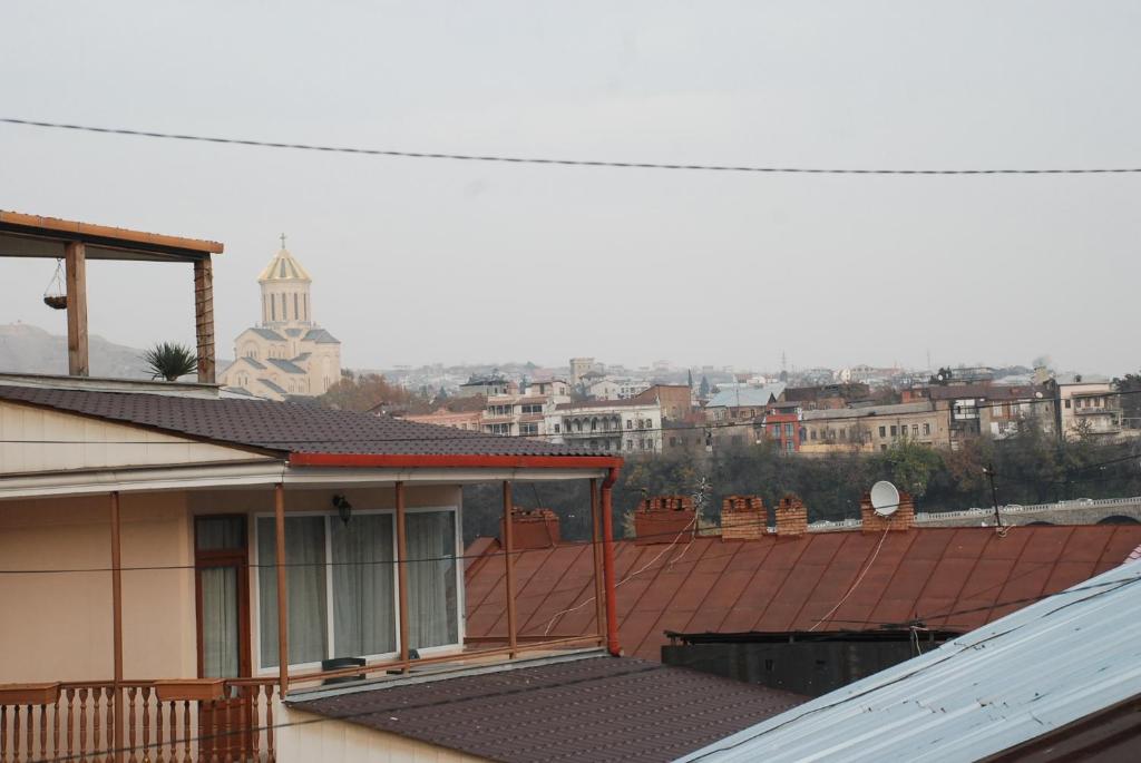 Nespecifikovaný výhled na destinaci Tbilisi nebo výhled na město při pohledu z hotelu