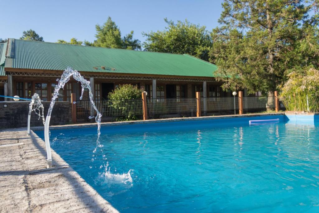Bazén v ubytování Hostal Canela nebo v jeho okolí
