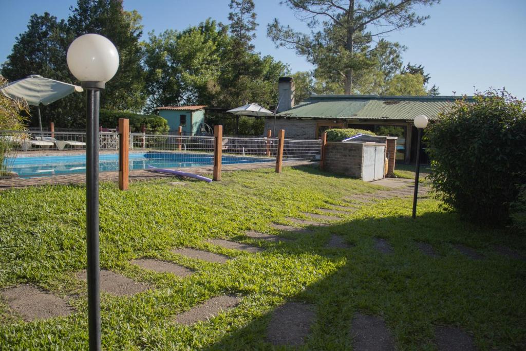 Bazén v ubytování Hostal Canela nebo v jeho okolí