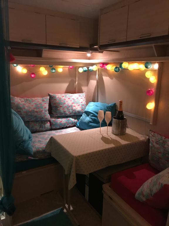 Posezení v ubytování Gardencaravan near Ghent in green area