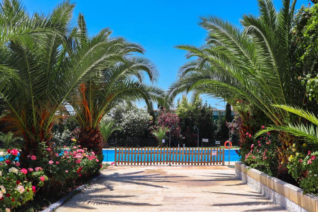 Bazén v ubytování Hotel Las Navas nebo v jeho okolí