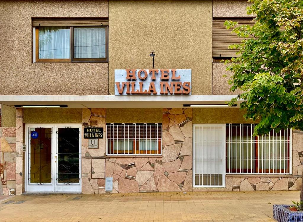 a building with a sign that reads hotel villas at Hotel Villa Inés Mendoza in Mendoza