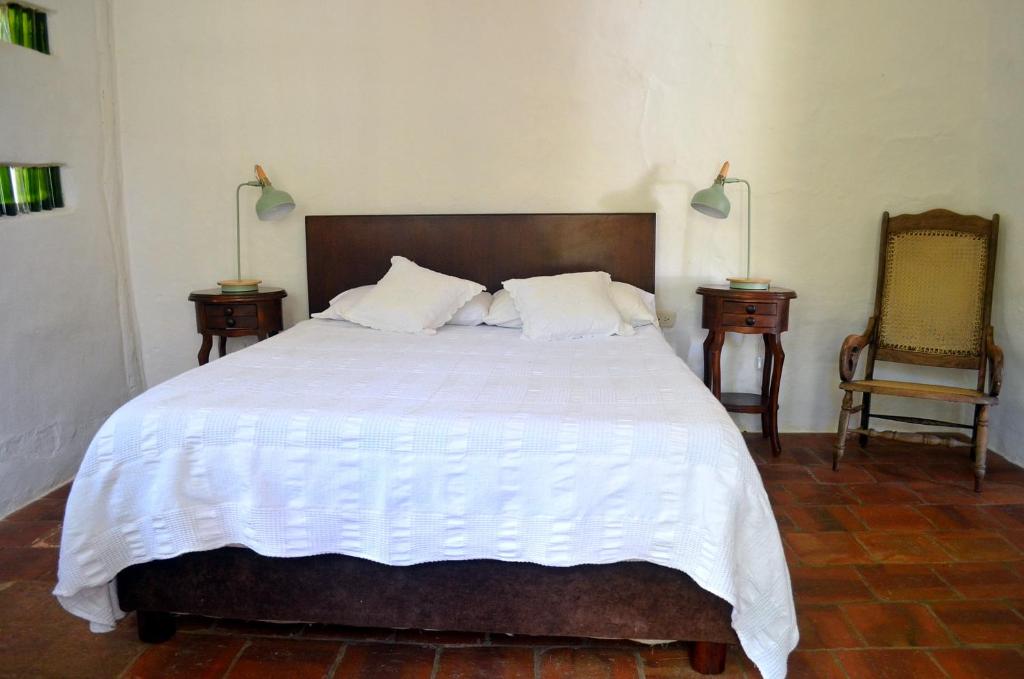 A bed or beds in a room at Albahaca Hospedaje Tienda