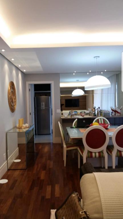  Quarto/suíte em residência famíliar